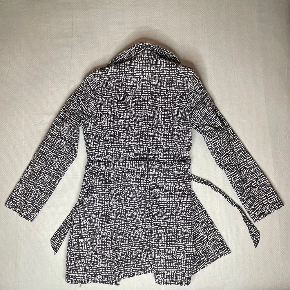 Denver Hayes Black and White Belted Pattern Coat – Size Medium - Picture 3 of 7